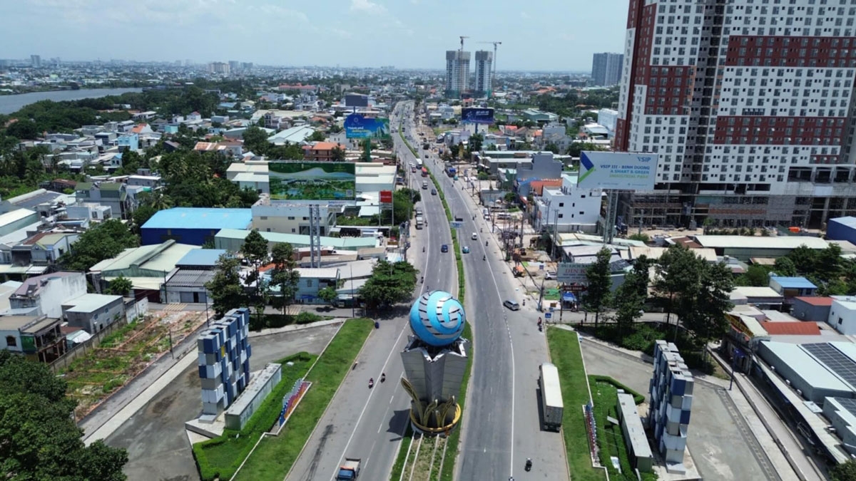 Quốc lộ 13 đang vướng pháp lý nên chững lại (ảnh: Anh Tú)