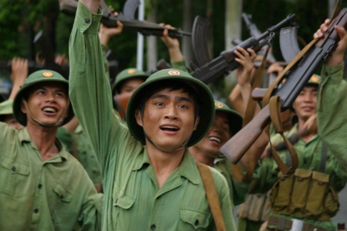 “Mùi cỏ cháy” chạm đến trái tim khán giả bằng nỗi đau thật, nụ cười thật, và nét diễn tự nhiên. (Hình ảnh trong phim)