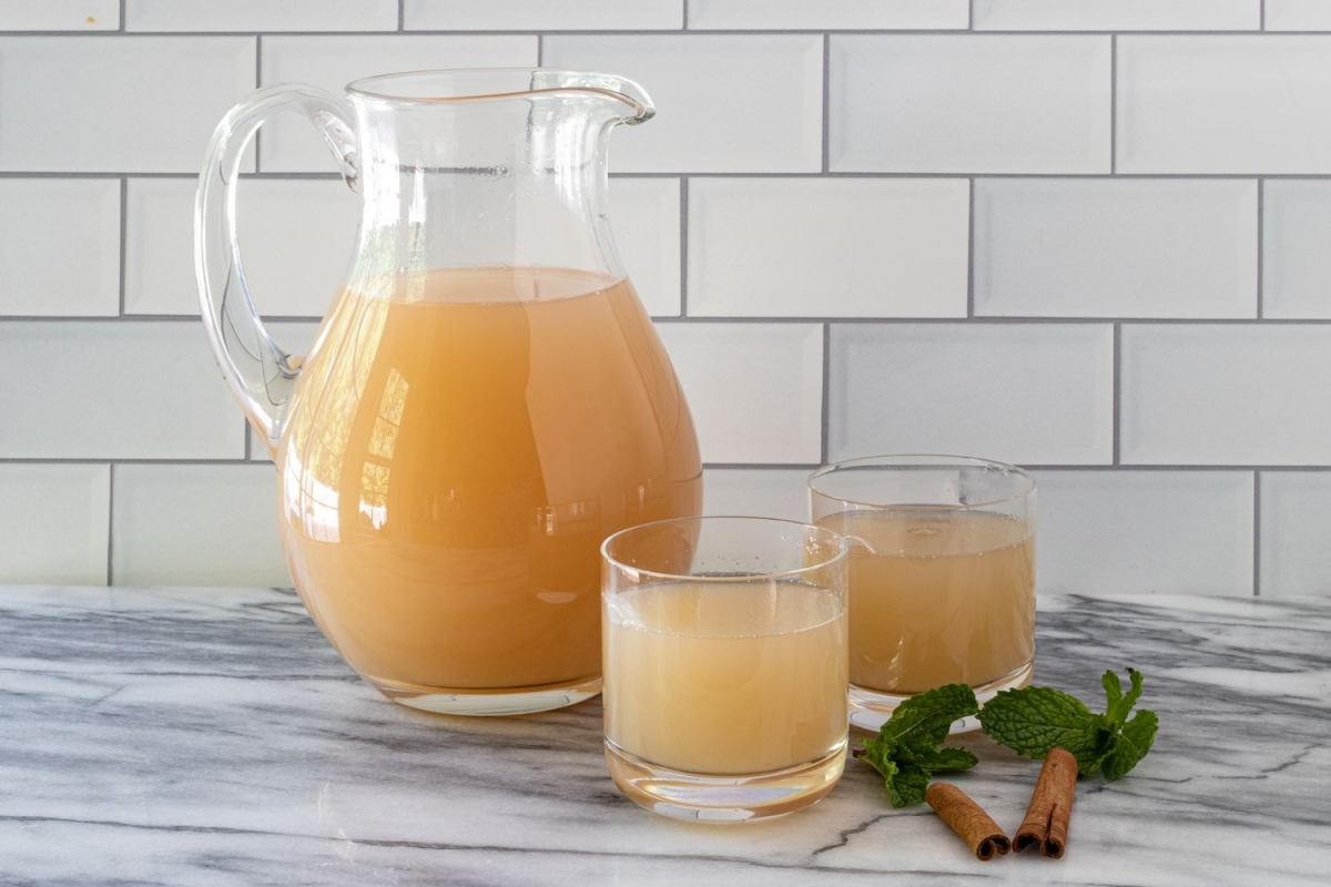 Nước ép táo dễ làm lại cực tốt cho sức khỏe. Ảnh: Shutter Stock