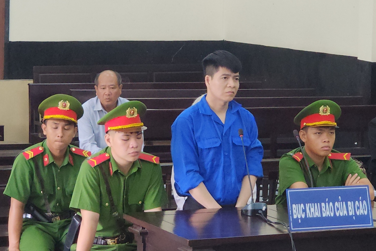 Nguyễn Tấn Sĩ bị Tòa án nhân dân tỉnh Đồng Tháp tuyên phạt 20 năm tù vì tội tham ô