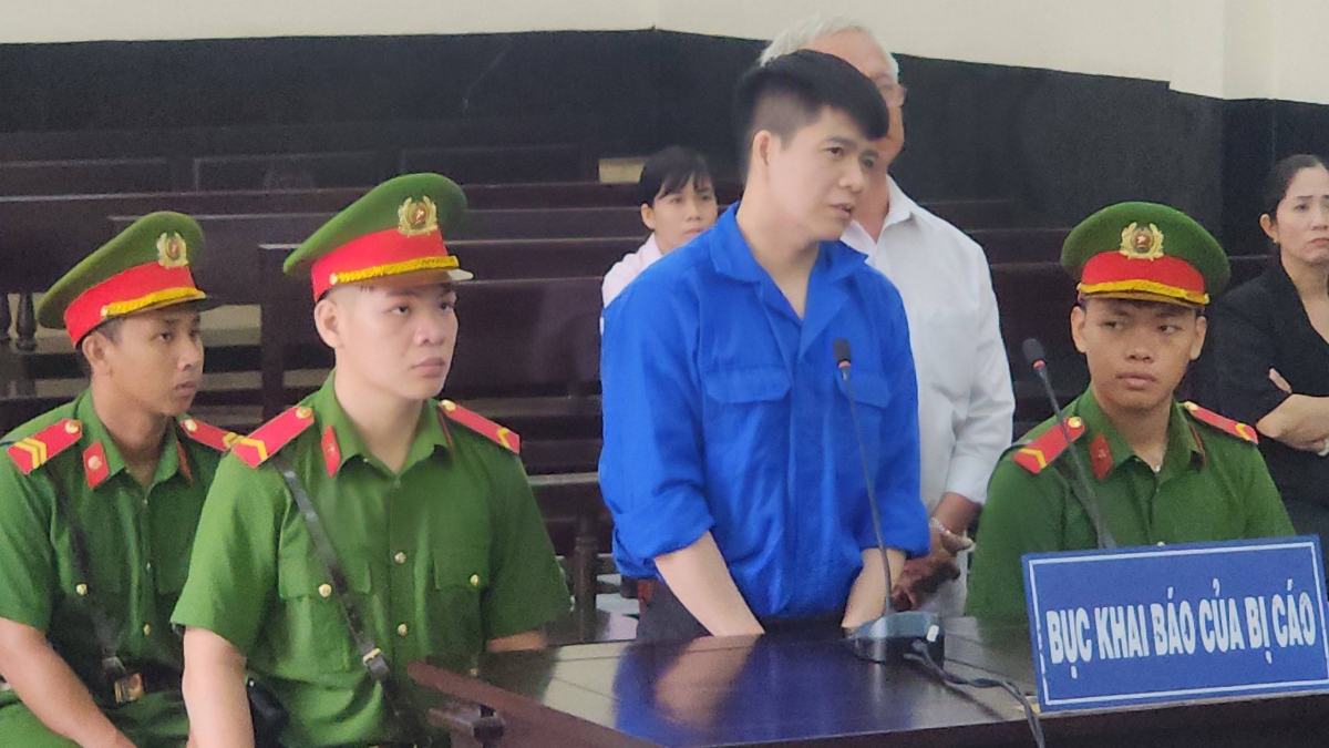 Nguyễn Tấn Sĩ - nguyên kế toán Phòng Nội vụ TP. Mỹ Tho tại phiên xét xử