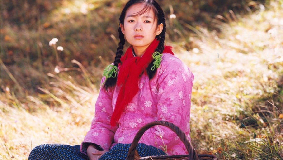 Chương Tử Di lần đầu chạm ngõ điện ảnh với vai diễn trong phim “Đường về nhà” mang một vẻ đẹp thuần khiết, trong sáng. (Ảnh: Baidu)