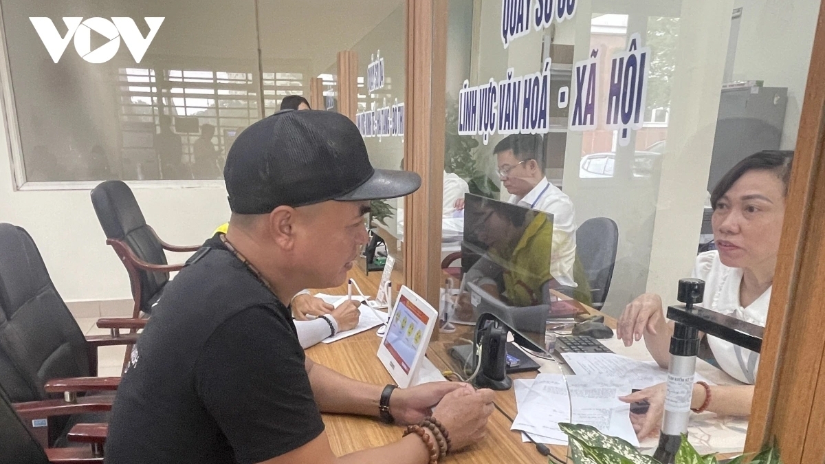 Thành phố Hà Nội cũng kiên quyết cắt giảm, đơn giản hóa thủ tục hành chính nội bộ. Ảnh minh họa