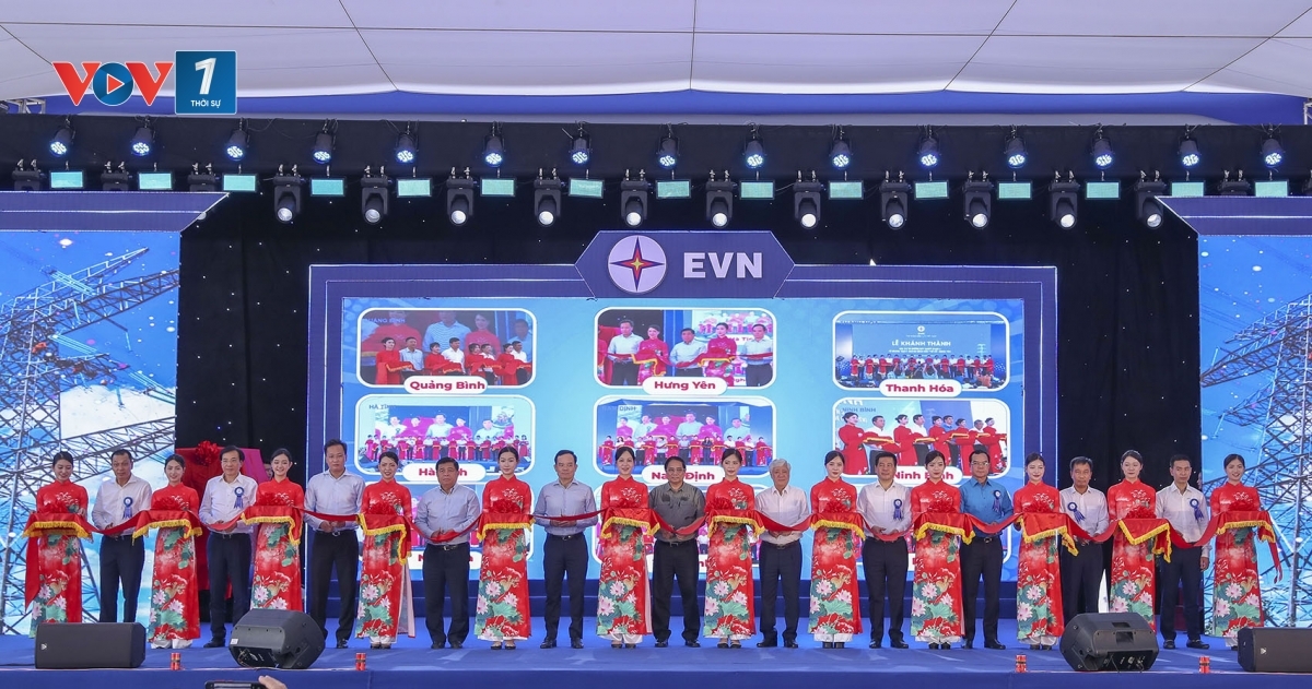Thủ tướng Chính phủ Phạm Minh Chính cắt băng khánh công trình đường dây 500kV mạch 3 Quảng Trạch - Phố Nối sáng 29/8/2024 tại Trạm biến áp 500kV Phố Nối (Hưng Yên)