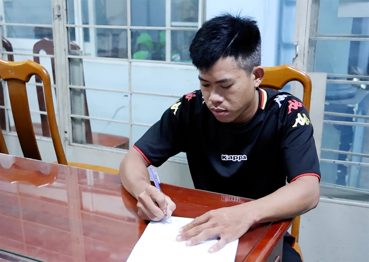 Lê Trần Trung Tín tại Cơ quan Công an