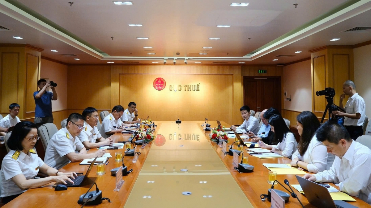 Quang cảnh buổi làm việc