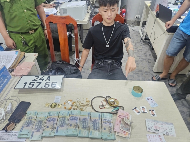 Một trong 3 đối tượng đột nhập nhà chị T và trộm cắp tài sản (Ảnh: C.A)