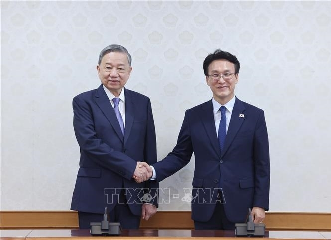 Tổng Bí thư Tô Lâm hội kiến Thủ tướng Hàn Quốc Kim Min Seok. (Ảnh: TTXVN)