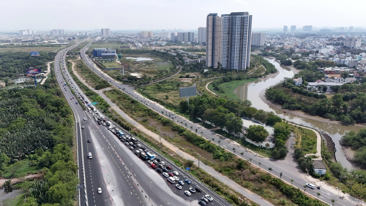 TP.HCM cần đẩy mạnh kết nối hạ tầng giao thông các khu công nghiệp sau sáp nhập hiện để phát huy tiềm năng thế mạnh (Ảnh: Hoàng Minh)