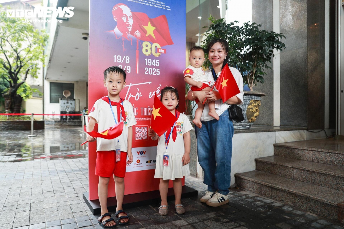 “Trở về thời khắc thiêng liêng” không chỉ là một sản phẩm công nghệ mới mẻ, mà còn là một sự kiện văn hóa - lịch sử đặc biệt. Nó giúp mỗi người tìm thấy niềm tự hào trong quá khứ, tiếp thêm động lực để gìn giữ, phát huy tinh thần bất khuất của cha ông trong hành trình xây dựng đất nước hôm nay.