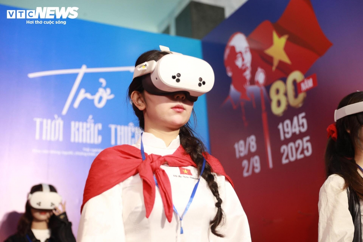 Trên lễ đài, giọng đọc trầm ấm, dõng dạc của Bác Hồ vang vọng: “Nước Việt Nam có quyền hưởng tự do và độc lập…” - câu chữ từng làm rung chuyển trái tim đồng bào cách đây 80 năm.