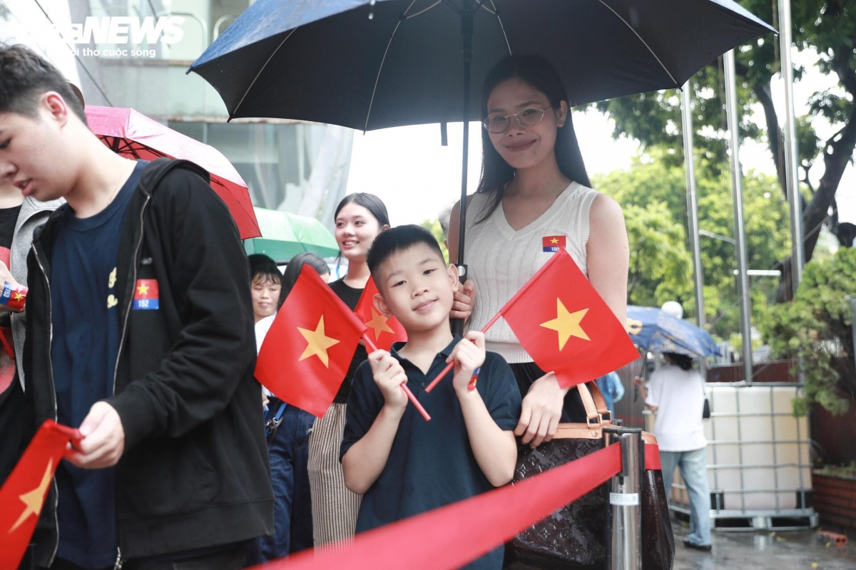 Đối với họ, trải nghiệm này không chỉ là công nghệ hiện đại, mà còn là cây cầu gắn kết quá khứ với hiện tại, giúp con cháu hiểu rõ giá trị của độc lập, tự do.