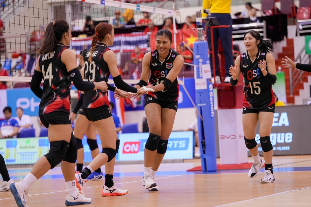 Các cầu thủ Thái Lan hoàn toàn vượt trội trong set 1. (Ảnh: AVC). 