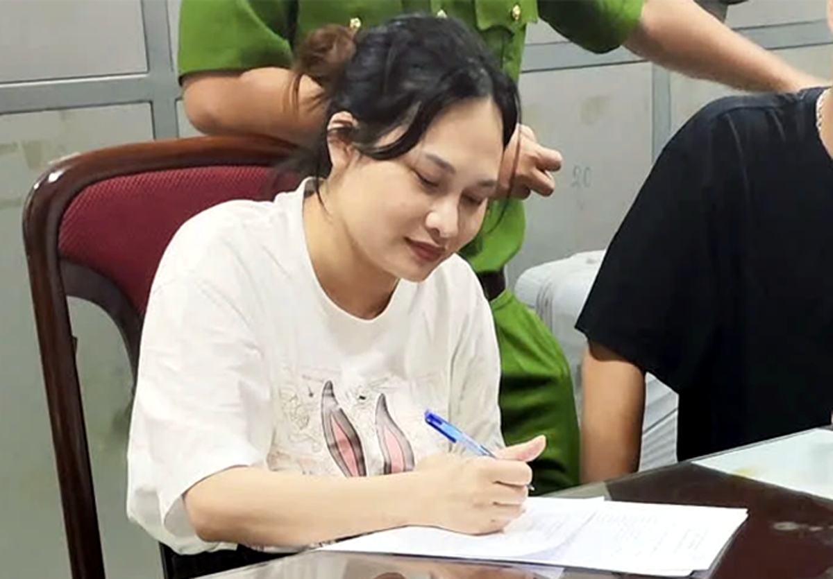 Công an Hà Nội chủ trì thực hiện các thủ tục tố tụng liên quan đến việc bắt giữ đối tượng Ngô Thị Thêu. Ảnh: Bộ Công an cung cấp