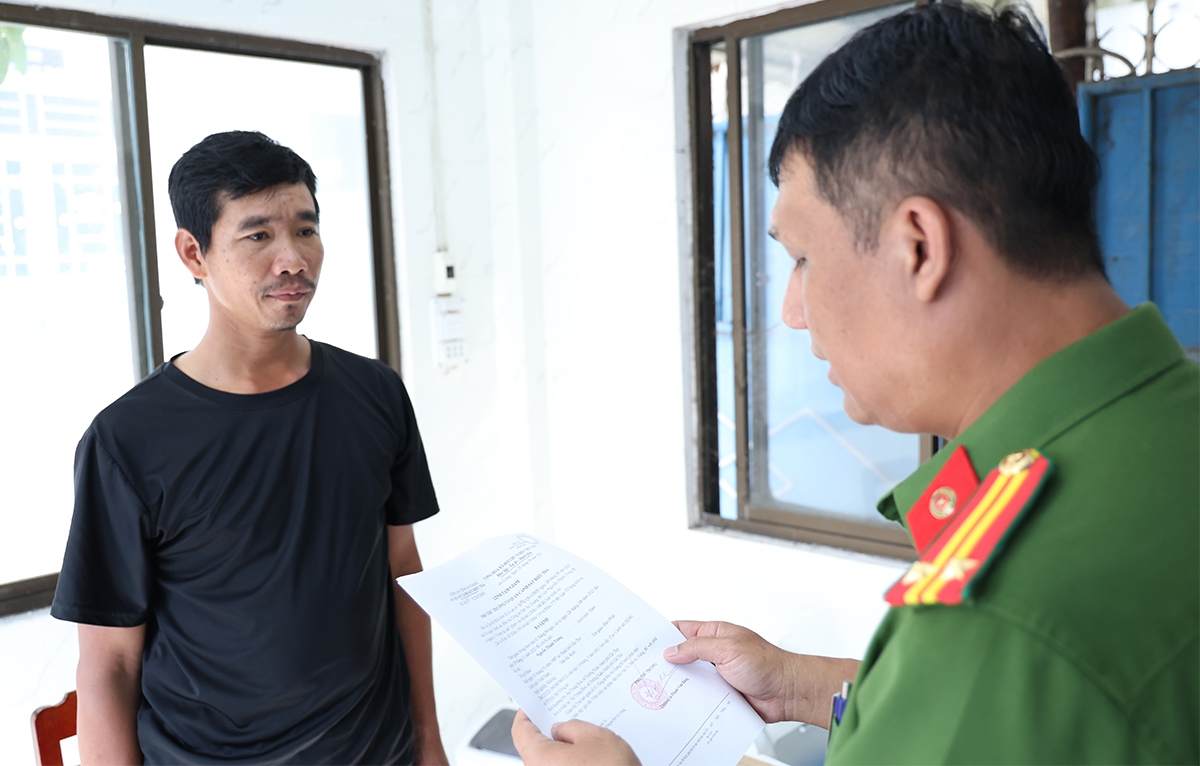 Công an thực hiện các quyết định đối với Nguyễn Thành Trung