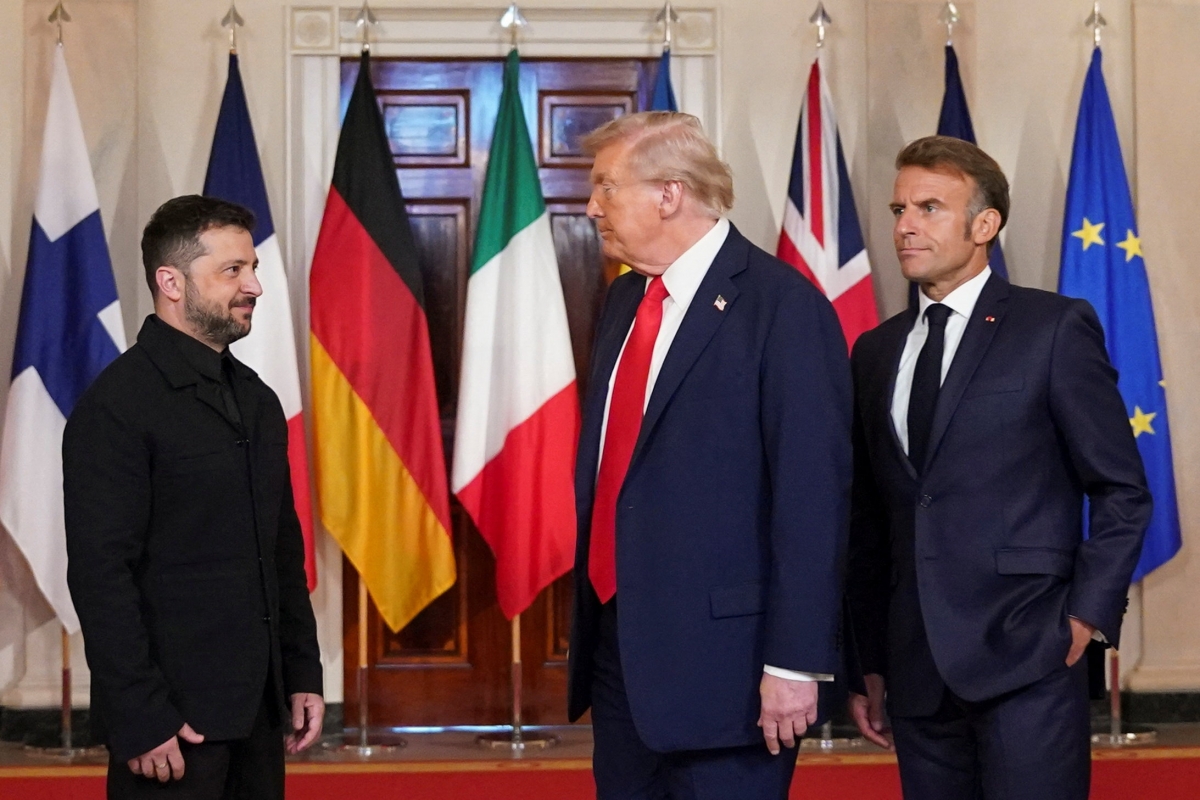 Tổng thống Ukraine Volodymyr Zelensky, Tổng thống Mỹ Donald Trump và Tổng thống Pháp  Emmanuel Macron trước cuộc họp ở Nhà Trắng ngày 18/8/2025. Ảnh: Reuters
