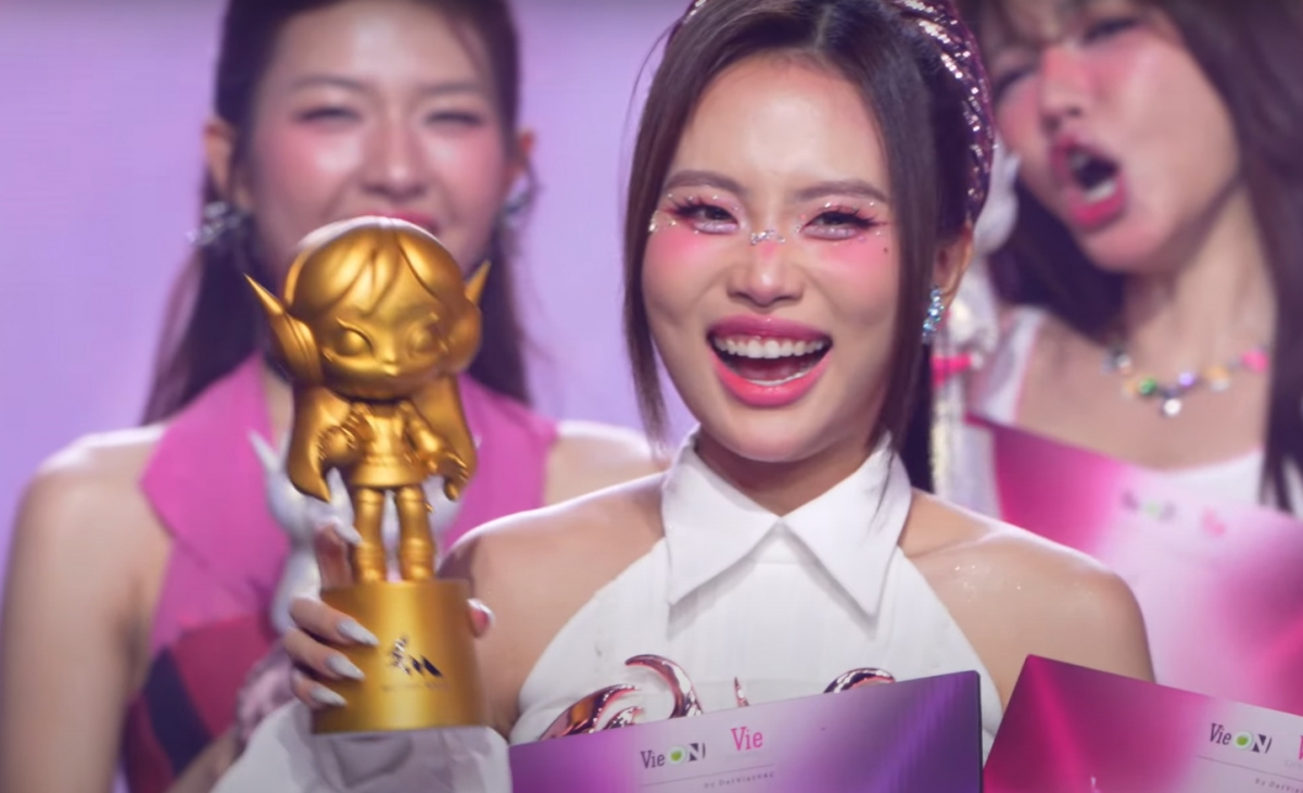 Phương Mỹ Chi chính thức đăng quang Quán quân Em xinh “say hi”. 