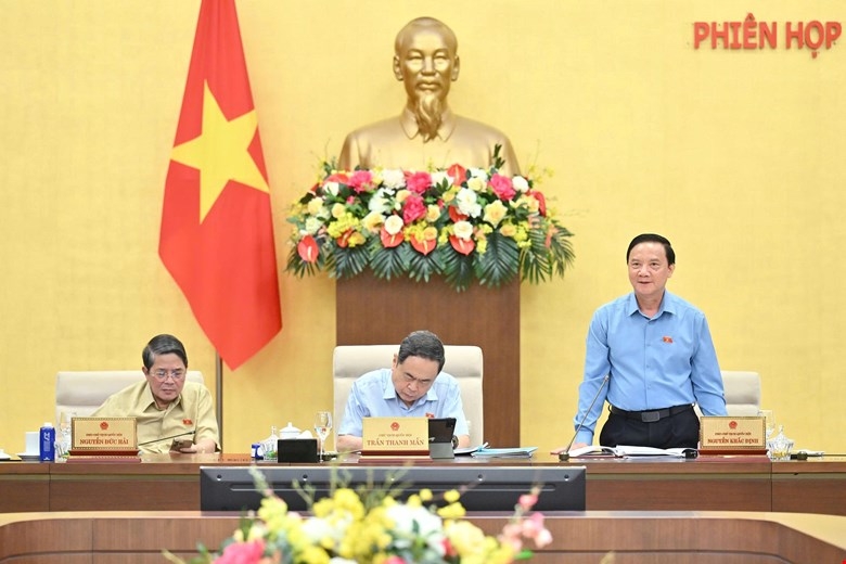 Phó Chủ tịch Quốc hội Nguyễn Khắc Định phát biểu tại phiên họp 