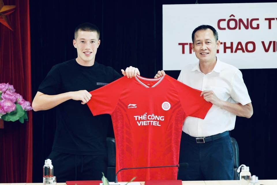 Thể Công Viettel đã chiêu mộ thành công Việt kiều Anh là Williams Lee.