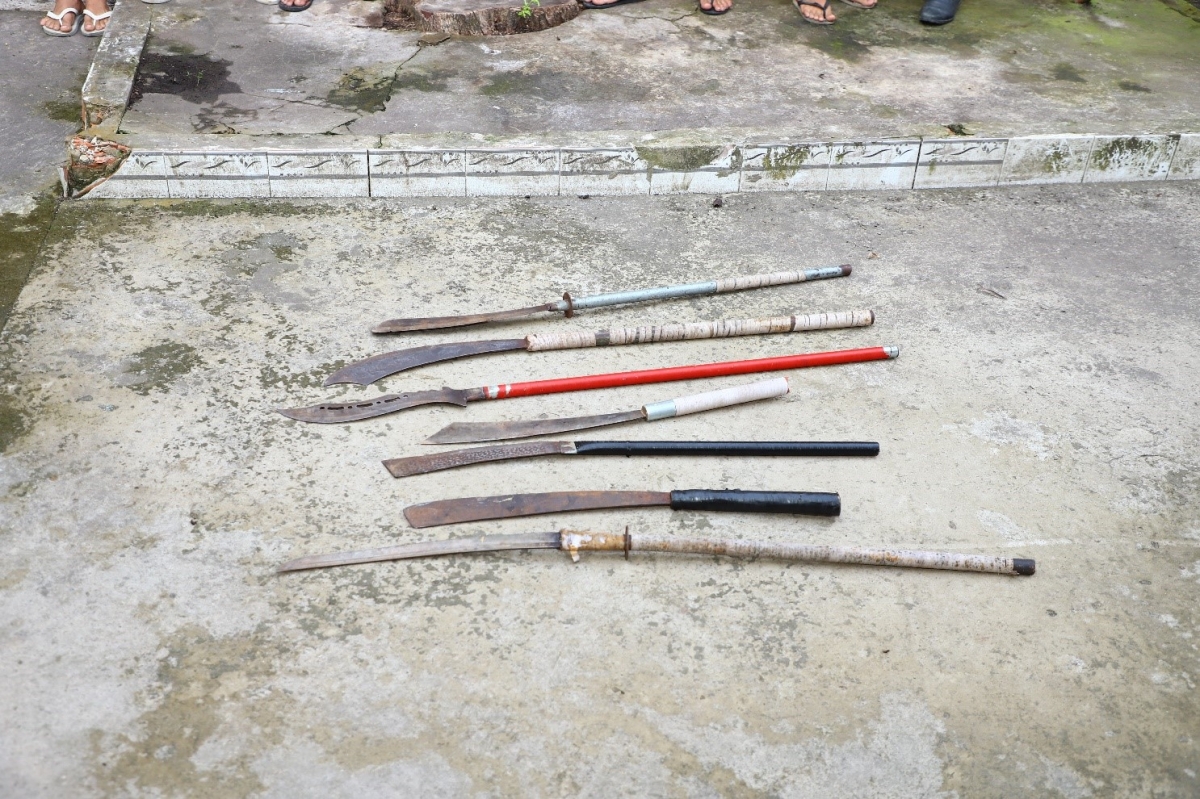 Vũ khí được nhóm thanh niên mang theo đi hỗn chiến