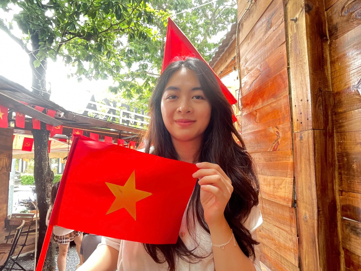 Chị Nguyễn Bảo Ngân, chủ quán Cheka Cafe