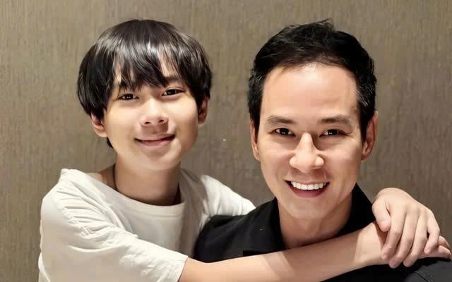 Rio Hạo Nhiên, tên đầy đủ là Nguyễn Hạo Nhiên, sinh năm 2011. Là con trai cả của vợ chồng Lý Hải - Minh Hà, Rio được công chúng quan tâm từ nhỏ. Rio có thành tích học tập nổi trội, thông thạo tiếng Anh và có thể giao tiếp cơ bản 3 ngôn ngữ Trung, Hàn, Nhật. Dù mới 14 tuổi, Rio đã sở hữu chiều cao nổi bật, thừa hưởng những nét đẹp từ bố mẹ như mũi cao, khuôn mặt thon gọn. Cậu cũng góp mặt trong nhiều phần của series "Lật mặt".