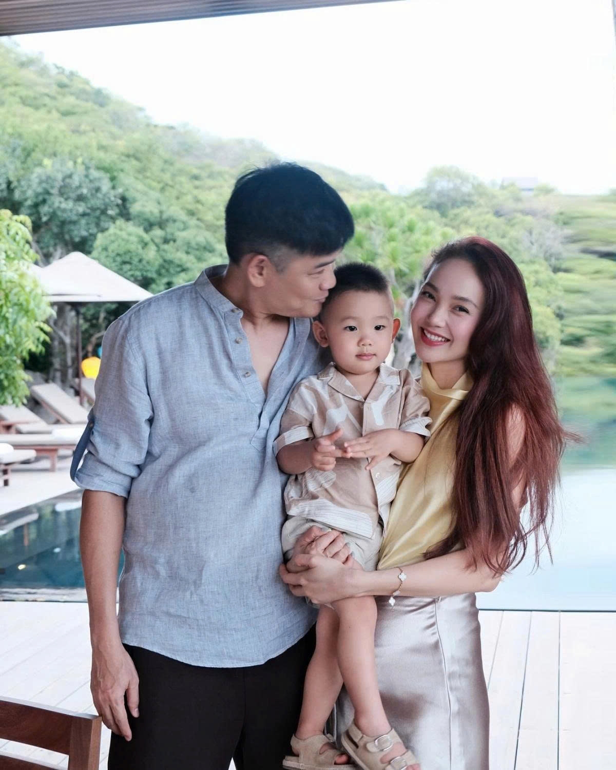 Minh Hằng và ông xã đại gia mời một số bạn bè, người thân, đến resort ở Khánh Hòa để mừng sinh nhật bé Mỡ tròn hai tuổi.