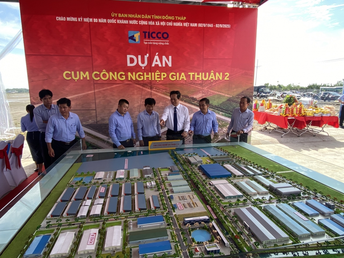 Lãnh đạo UBND tỉnh Đồng Tháp tham quan mô hình Cụm công nghiệp Gia Thuận 2