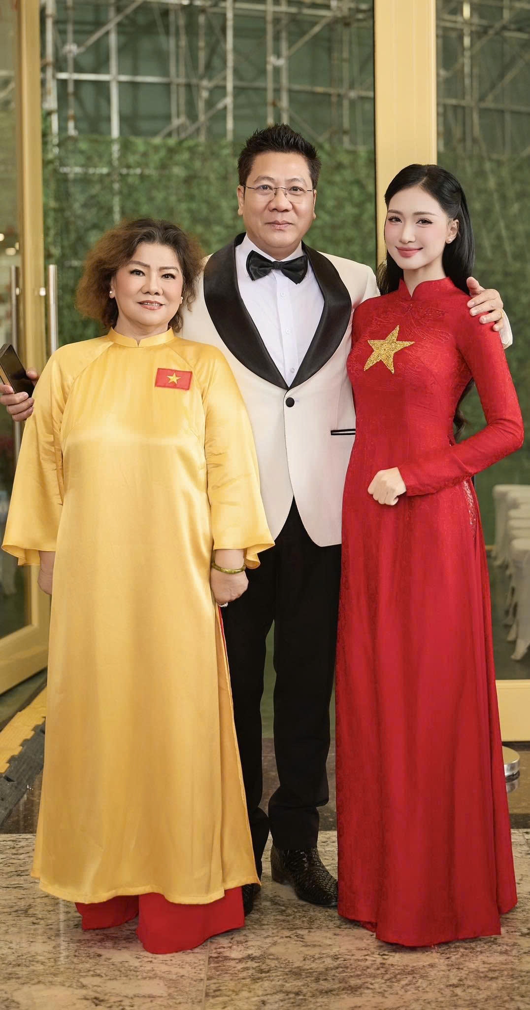 NSND Thanh Hoa đăng ảnh chụp cùng ca sĩ Hoà Minzy và NSND Quốc Hưng.