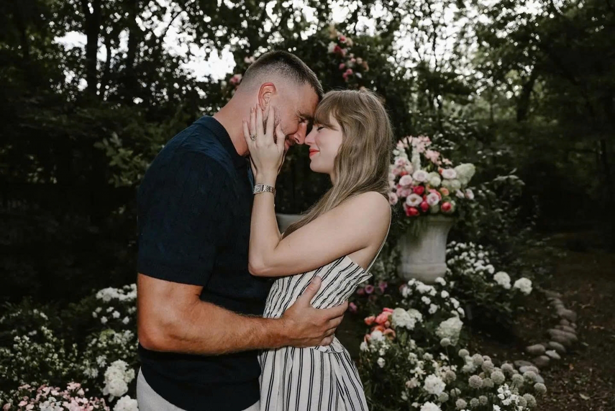 Taylor Swift và Travis Kelce chính thức thông báo đã đính hôn. Ảnh: Instagram 