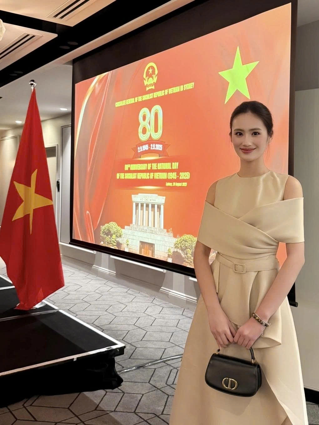 Hoa hậu Ý Nhi thấy xúc động và tự hào khi được dự lễ kỷ niệm 80 năm Quốc khánh Việt Nam tại Australia, nơi cô đang du học.