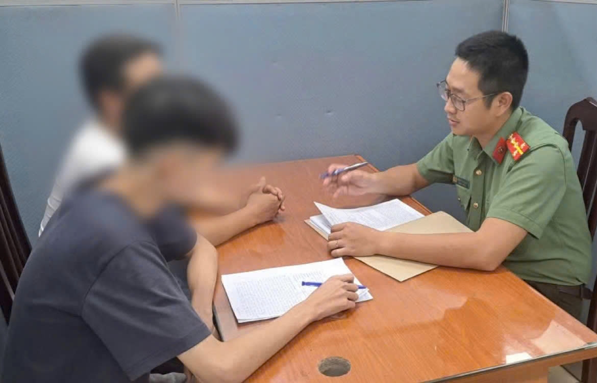 Đối tượng lừa bán giấy mời diễu binh, diễu hành làm việc với cơ quan Công an