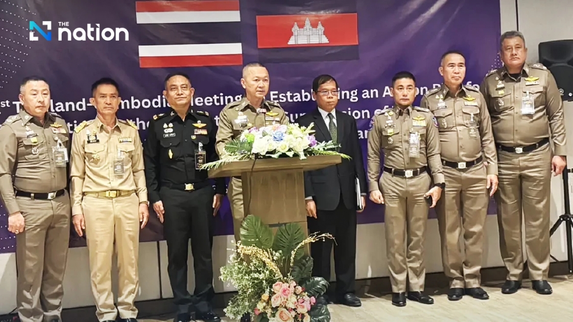 Đại tướng Thatchai Pitaneelaboot, Tổng thanh tra cảnh sát Thái Lan, chia sẻ với báo giới về kết quả cuộc họp ngày 16/9/2025. Ảnh: The Nation