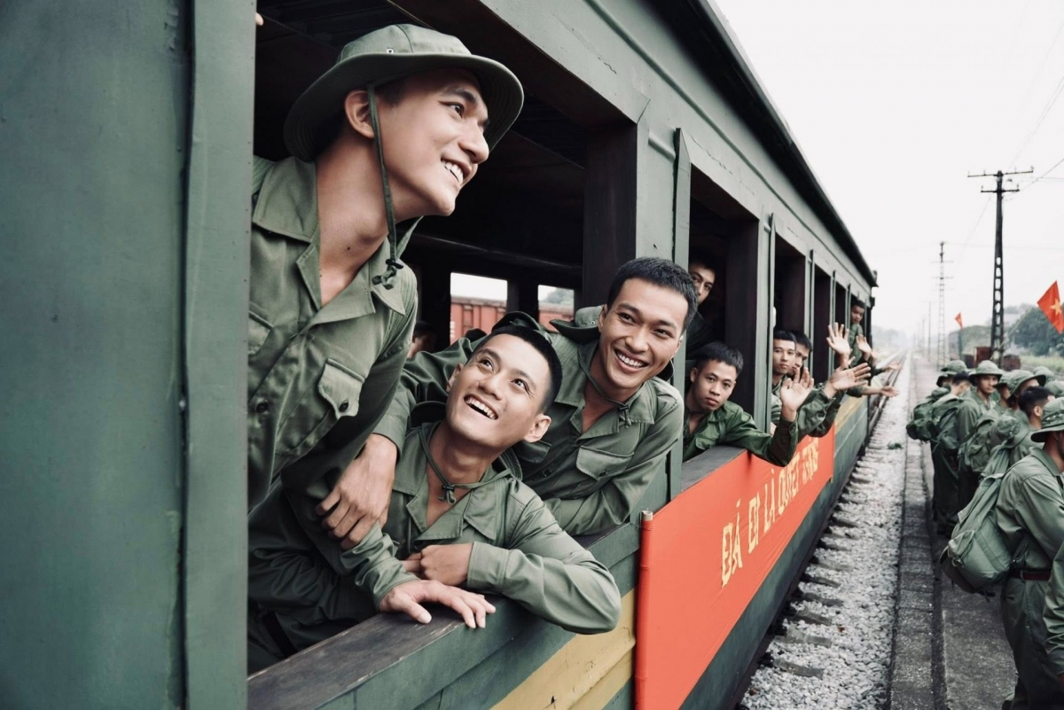 Sau gần ba tuần khởi chiếu chính thức, "Mưa đỏ" đã vượt mốc doanh thu 600 tỷ đồng