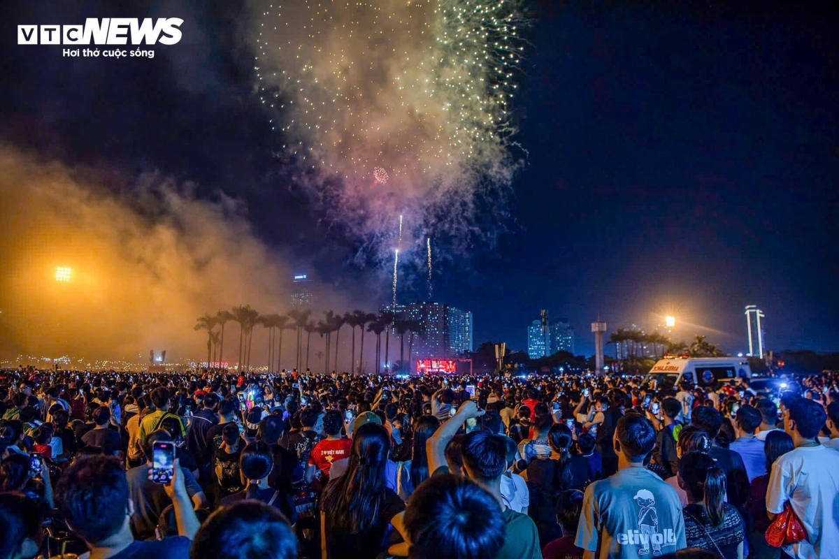 In Hanoi, local authorities set off fireworks at six locations for local residents to watch.
