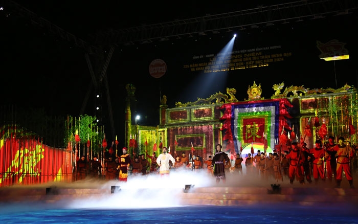 Lễ hội mùa Thu Côn Sơn - Kiếp Bạc không chỉ là dịp tưởng niệm công đức tiền nhân mà đã trở thành điểm hẹn du lịch văn hóa tâm linh của người dân.