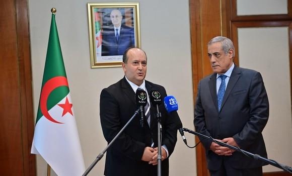 Ông Sifi Ghrieb (trái) đảm nhiệm chức vụ Thủ tướng Algeria (Ảnh: KT)