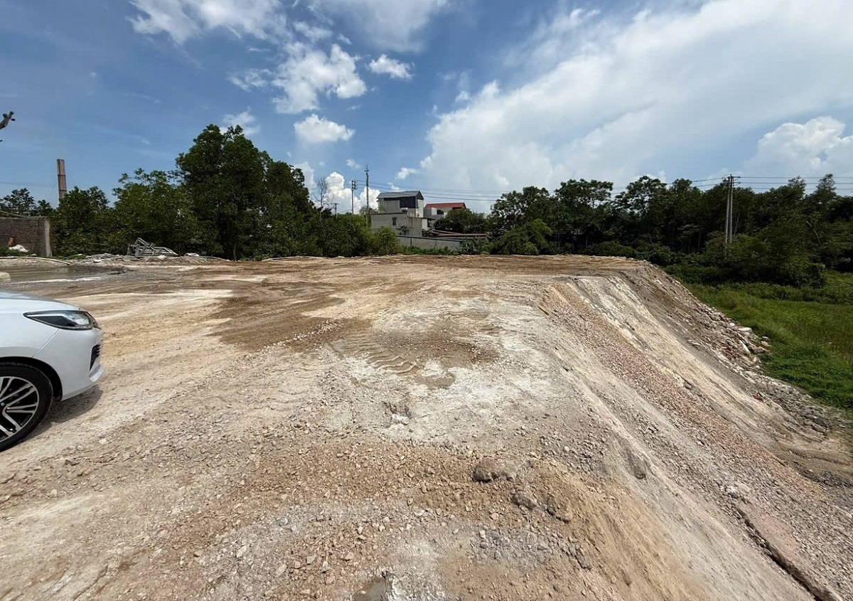 Khối lượng lớn chất thải rắn được tập kết để san lấp, gây ô nhiễm môi trường lên tới gần 17,7 triệu kg