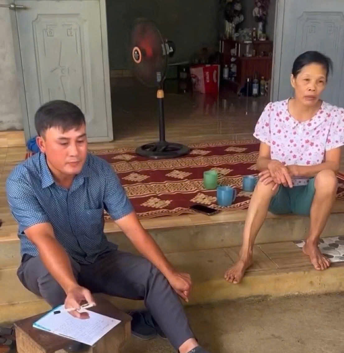 Tài xế taxi "chặt chém" cuốc xe 2,5 triệu của người phụ nữ rửa bát thuê đã tìm đến tận nhà nạn nhân xin trả lại tiền.