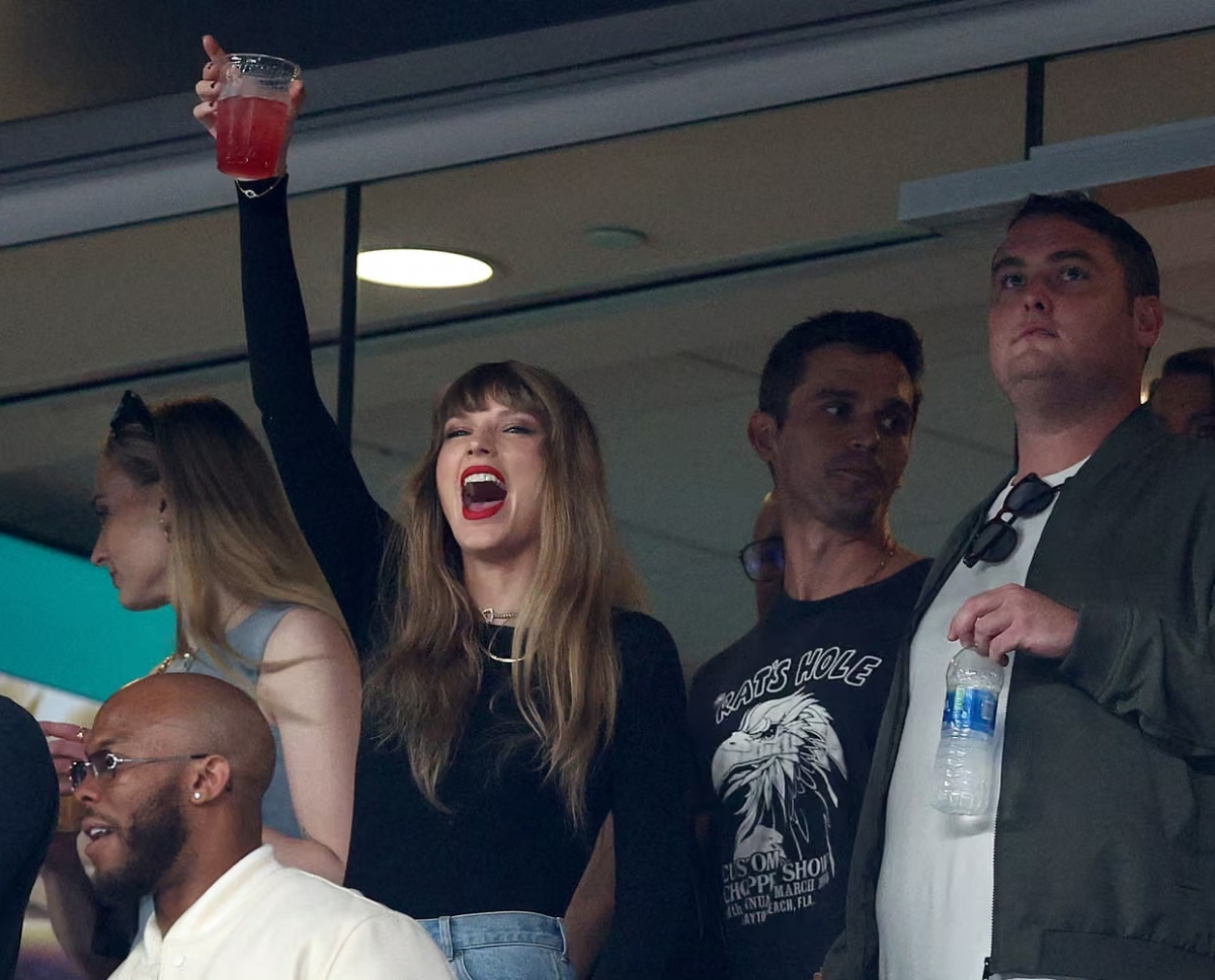 Cơn sốt Tayvis lên đến đỉnh điểm khi Swift xuất hiện tại Sân vận động MetLife, New Jersey.