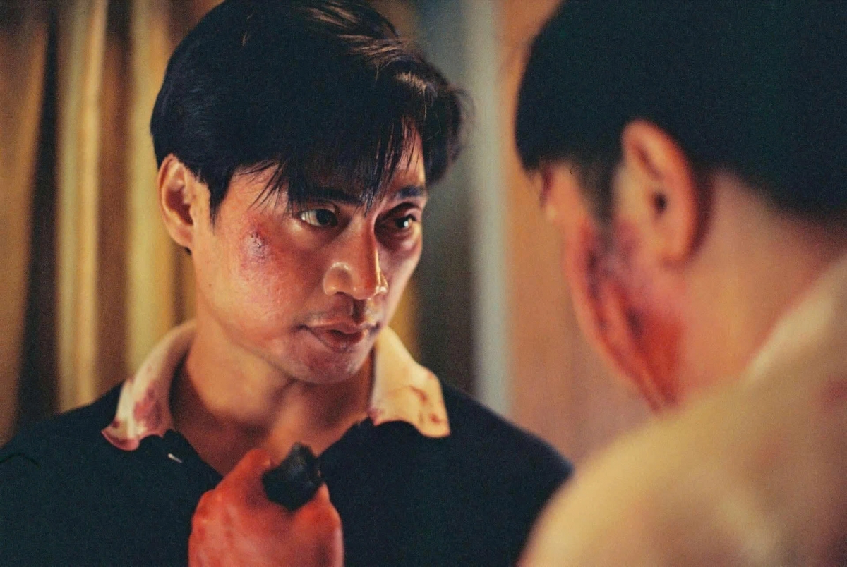 Lợi Trần – nam diễn viên đảm nhận vai Hải trong "Tử chiến trên không" đang nhận được nhiều sự quan tâm của khán giả. Lợi Trần vào vai một hành khách ngồi cùng hàng ghế với cảnh vệ Bình (Thanh Sơn). Anh đã tham gia phối hợp với các phi hành đoàn để bảo vệ chuyến bay khỏi không tặc. Tuy nhiên, thân phận thật của Hải là bước ngoặt khó lường khiến khán giả không khỏi bất ngờ.