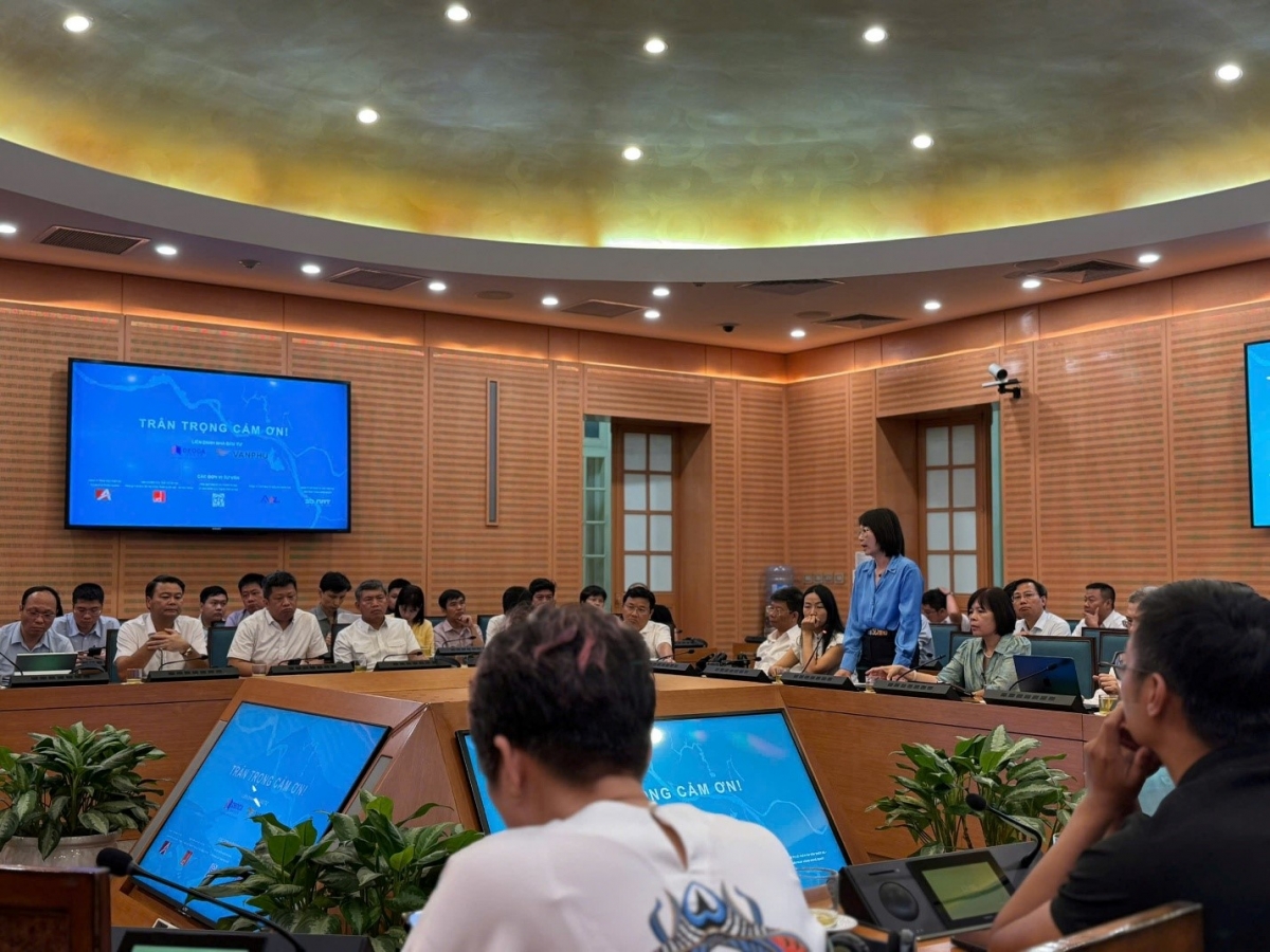 Bà Nguyễn Diệu Tú – PCT Công ty CP Phát triển Bất động sản Văn Phú đại diện Liên danh báo cáo phương án