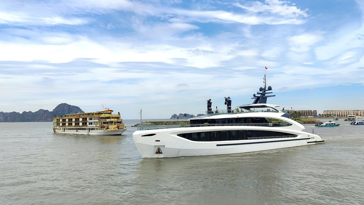 Hiện nay, các tàu vỏ gỗ hoạt động trên vịnh Hạ Long đã từng bước được thay thế bằng tàu vỏ thép có độ bền và an toàn cao