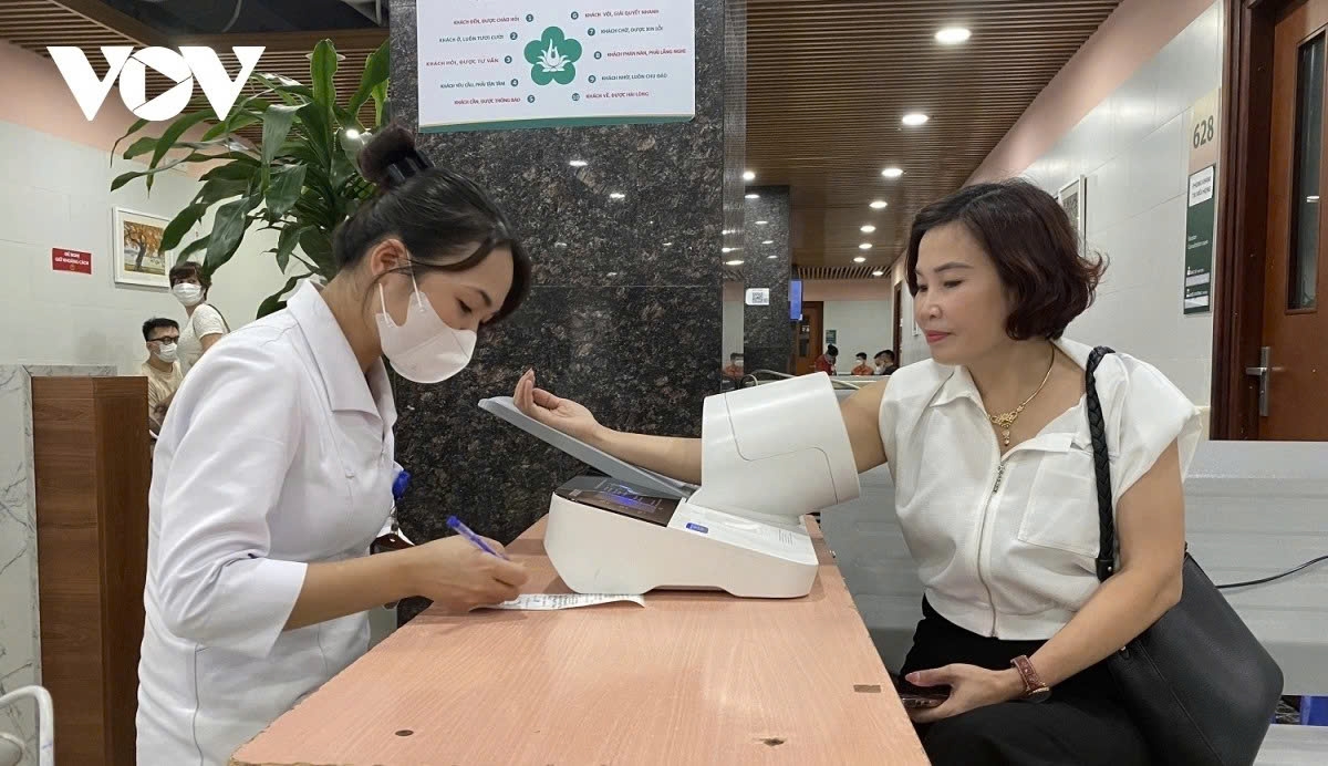 Người dân thăm khám sức khỏe