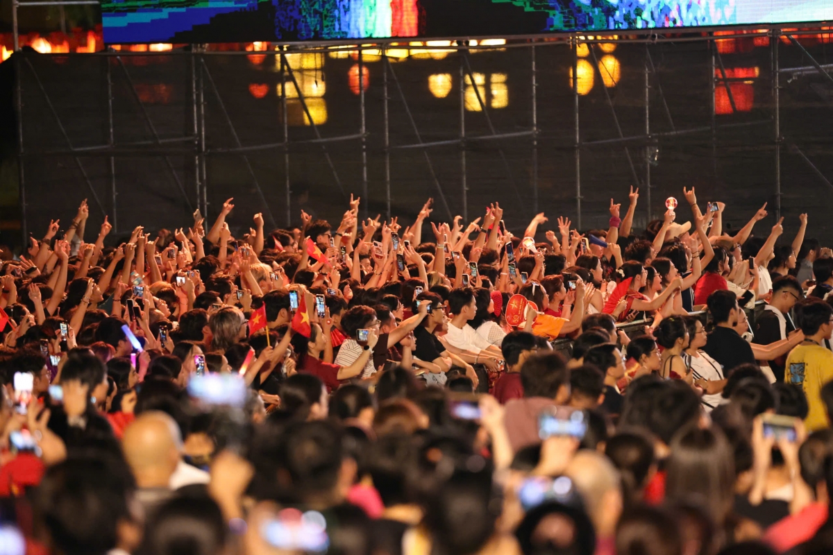Hàng nghìn khán giả thăng hoa cảm xúc trong “Rock Concert - Trái tim Việt Nam”