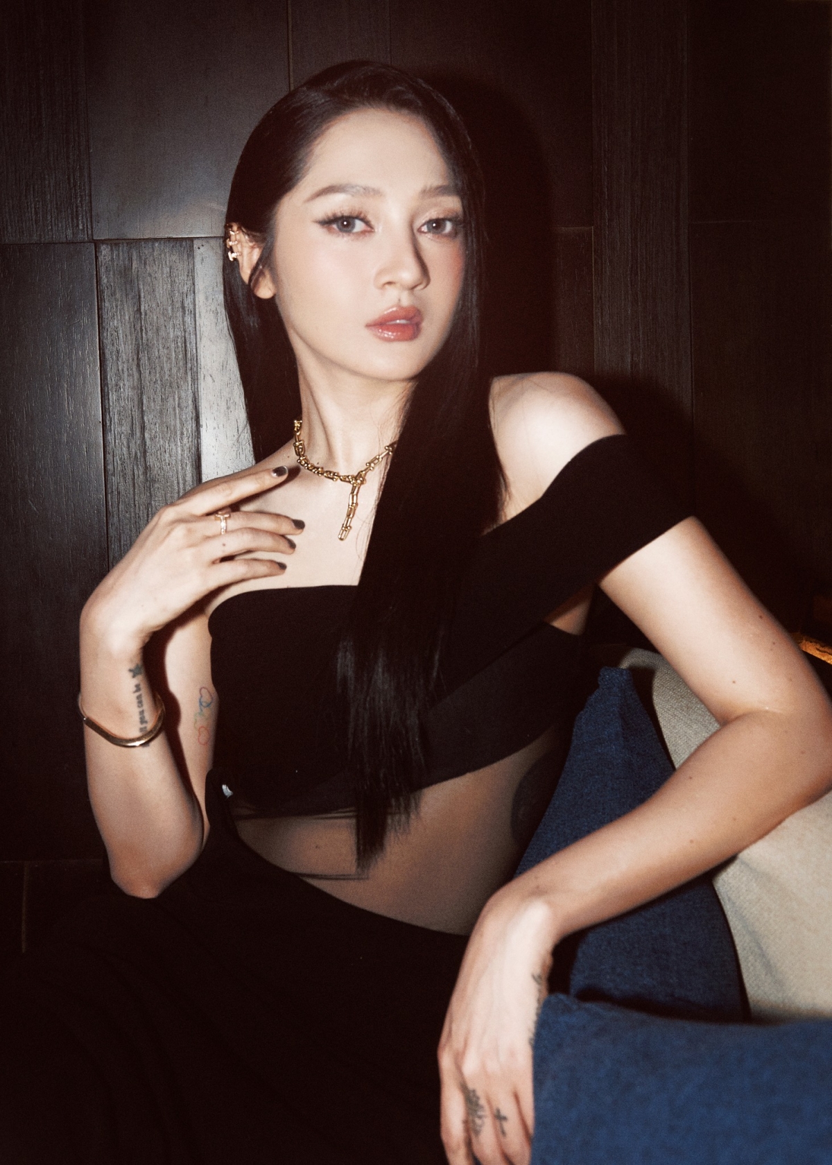 Bảo Anh lên tiếng về tin đồn phá hoại hôn nhân của Phạm Quỳnh Anh. Nữ ca sĩ lên tiếng bảo vệ 2 con, đồng thời mong có cuộc sống bình yên. “Câu chuyện giữa Bảo Anh và chị Phạm Quỳnh Anh nên dừng lại ở đây. Mình mong mọi người đừng dùng những lời lẽ nặng nề để làm tổn thương chị”, Bảo Anh nói.