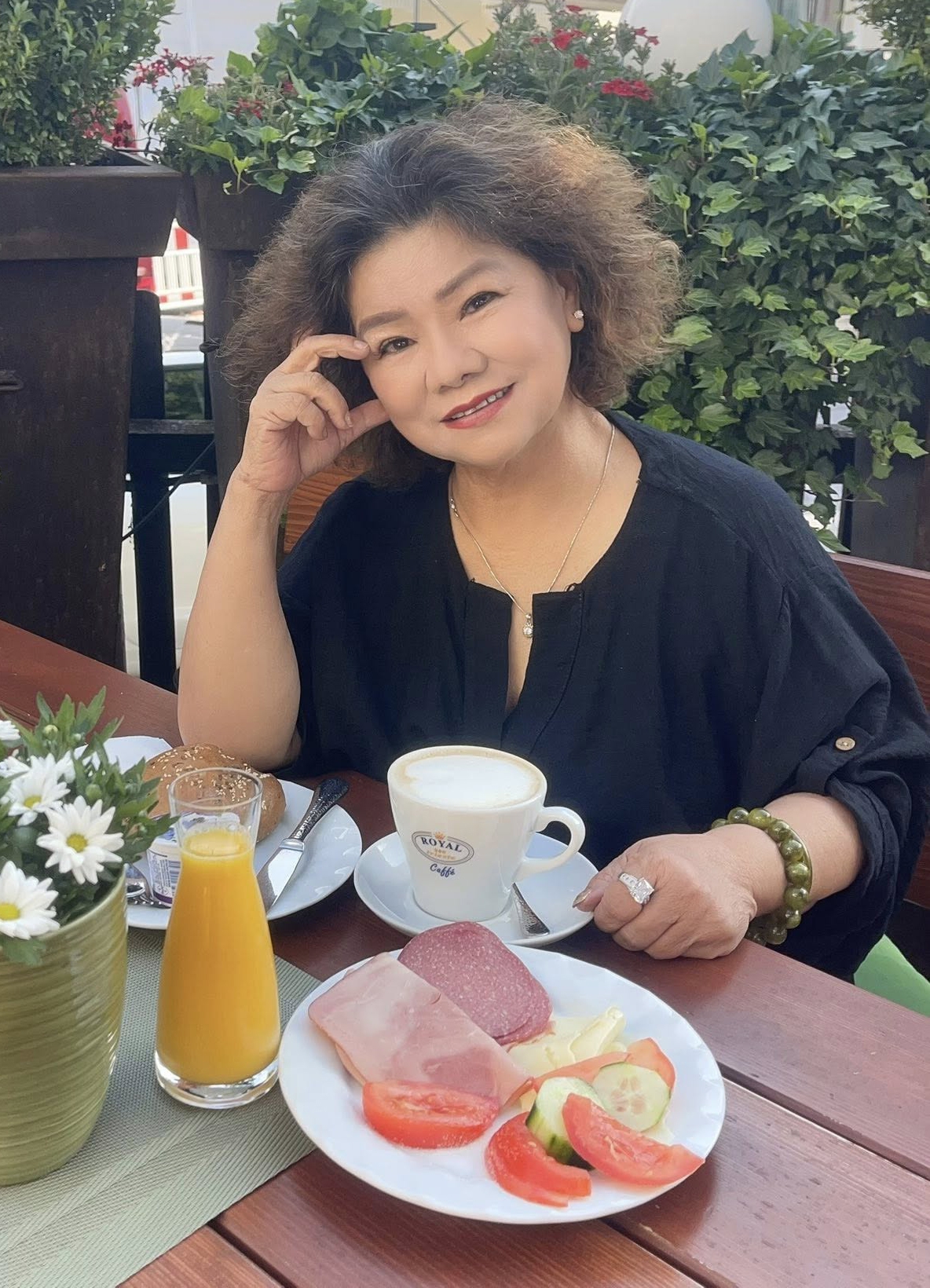 NSND Thanh Hoa tận hưởng cuộc sống giản dị, bình yên ở tuổi 75