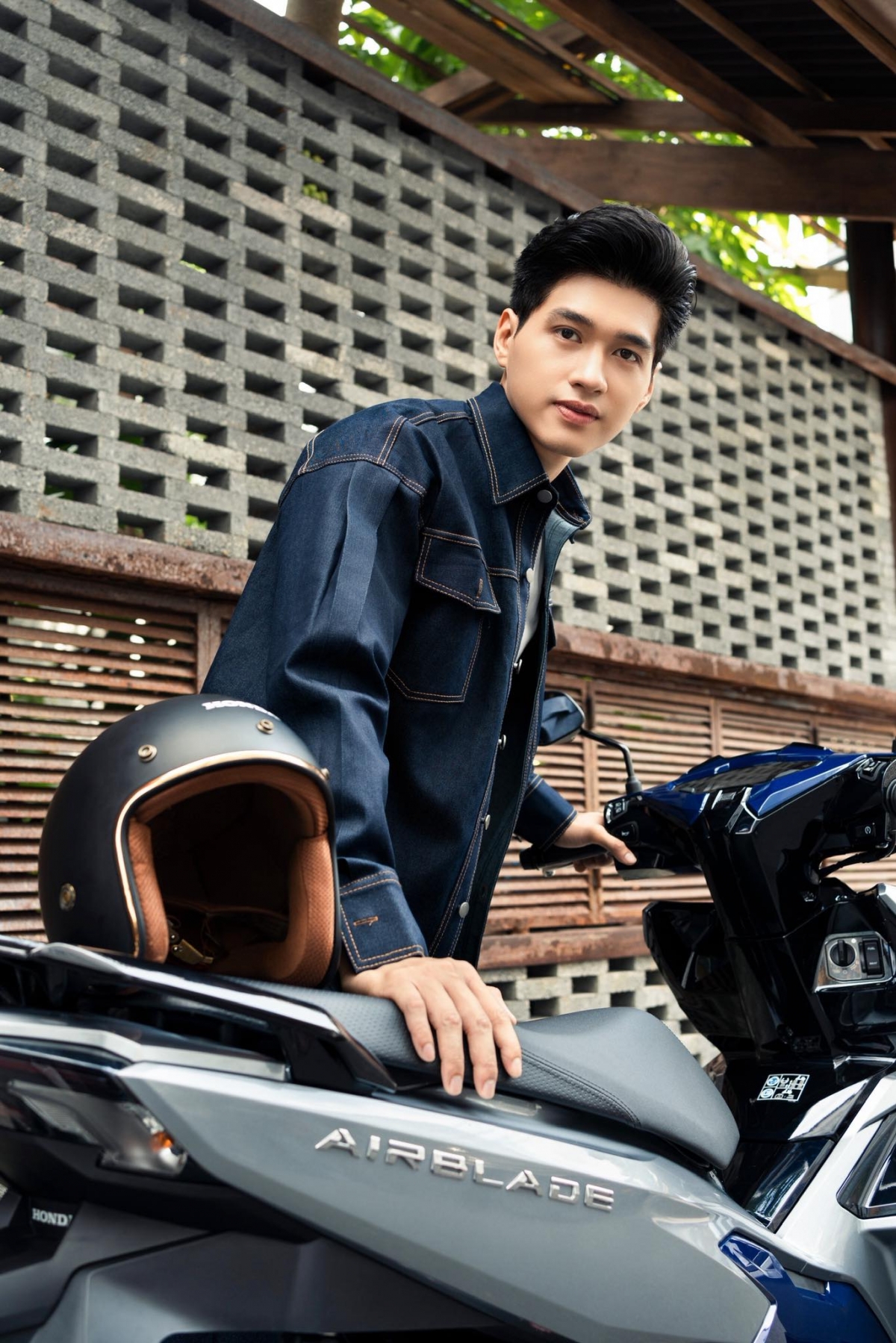 Ma Ran Đô sở hữu chiều cao 1,8 m, gương mặt nam tính