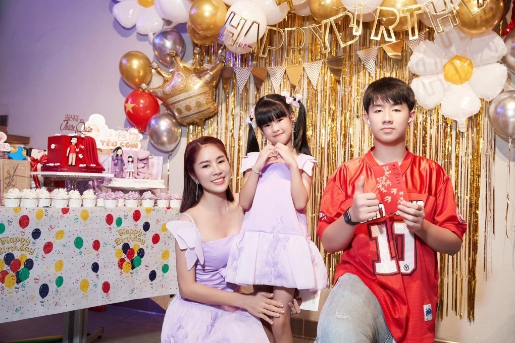 Diễn viên Lê Phương nói tiệc sinh nhật chung của cô với hai con hôm 31/8 là kỷ niệm không thể quên của gia đình dịp lễ năm nay.