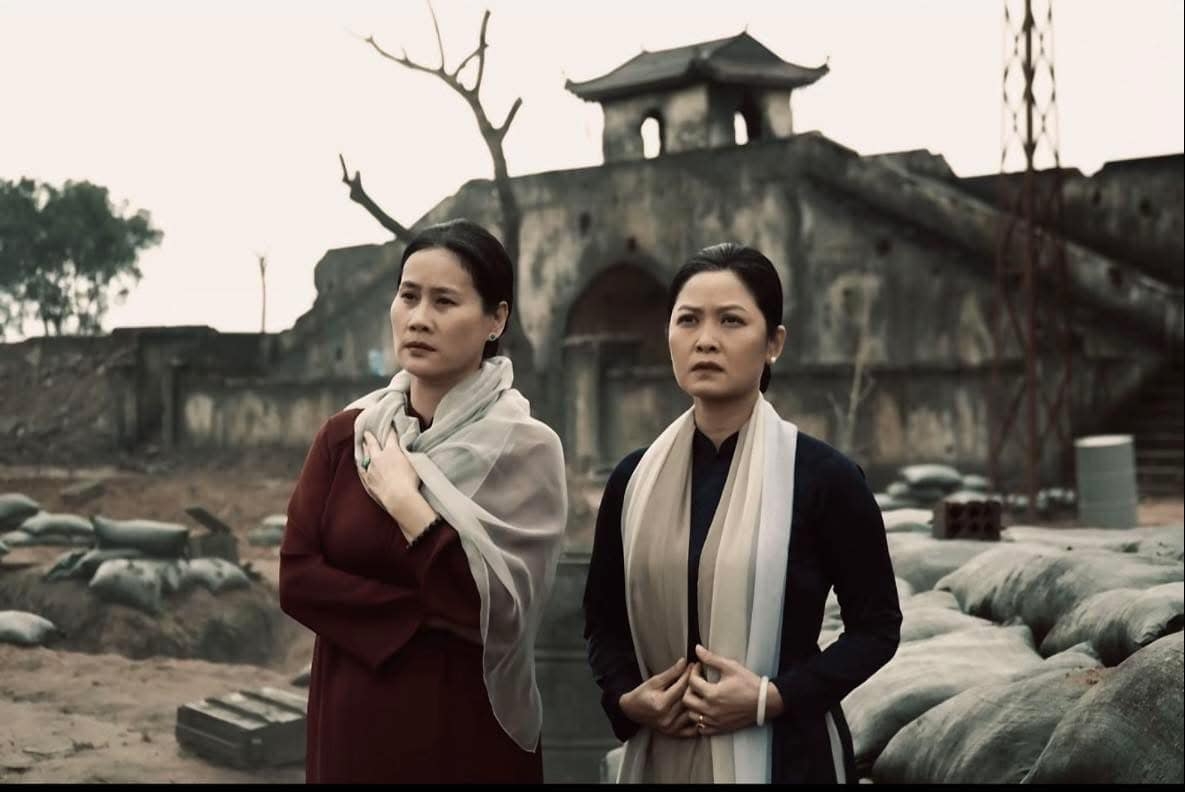 Đinh Thúy Hà và Thân Thúy Hà trong "Mưa đỏ"